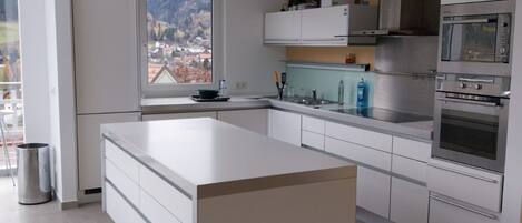 Réfrigérateur, micro-ondes, four, lave-vaisselle