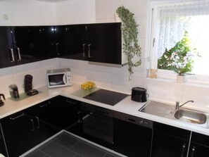 Fridge, microwave, oven, dishwasher - in Blandorf-Wichte mit Großem Garten by Interhome (Hage)