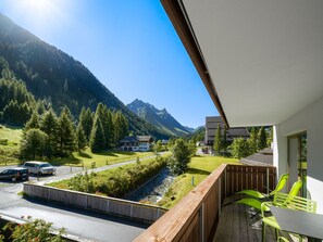 Outdoor dining - Bohemia 1 in Gargellen by Interhome (Gargellen)