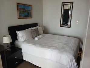 Desk, iron/ironing board, free WiFi - Moshitametsi Guesthouse (Kempton Park)