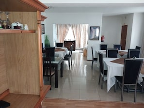 Desk, iron/ironing board, free WiFi - Moshitametsi Guesthouse (Kempton Park)