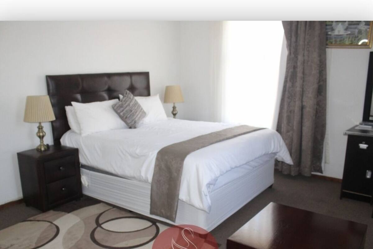 Deluxe Double Room | Desk, iron/ironing board, free WiFi