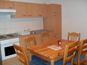 Fridge, microwave, oven, cookware/dishes/utensils - in strandnahem Ferienhaus in Ahlbeck by Interhome (Ahlbeck)