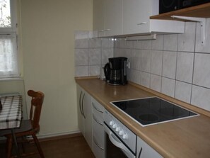 Fridge, microwave, oven, cookware/dishes/utensils - in Gründerzeitvilla in Strandnähe by Interhome (Ahlbeck)