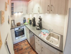 Refrigerador, microondas, horno y lavavajillas 