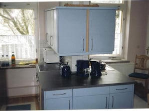 Kühlschrank, Mikrowelle, Ofen, Geschirrspüler