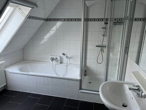 Bathroom - Appartement mit gemeinschaftlichem Pool by Interhome (Bülkau)