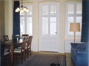 Dining - Strandnahe Ferienwohnung in Gründerzeitvilla by Interhome (Ahlbeck)