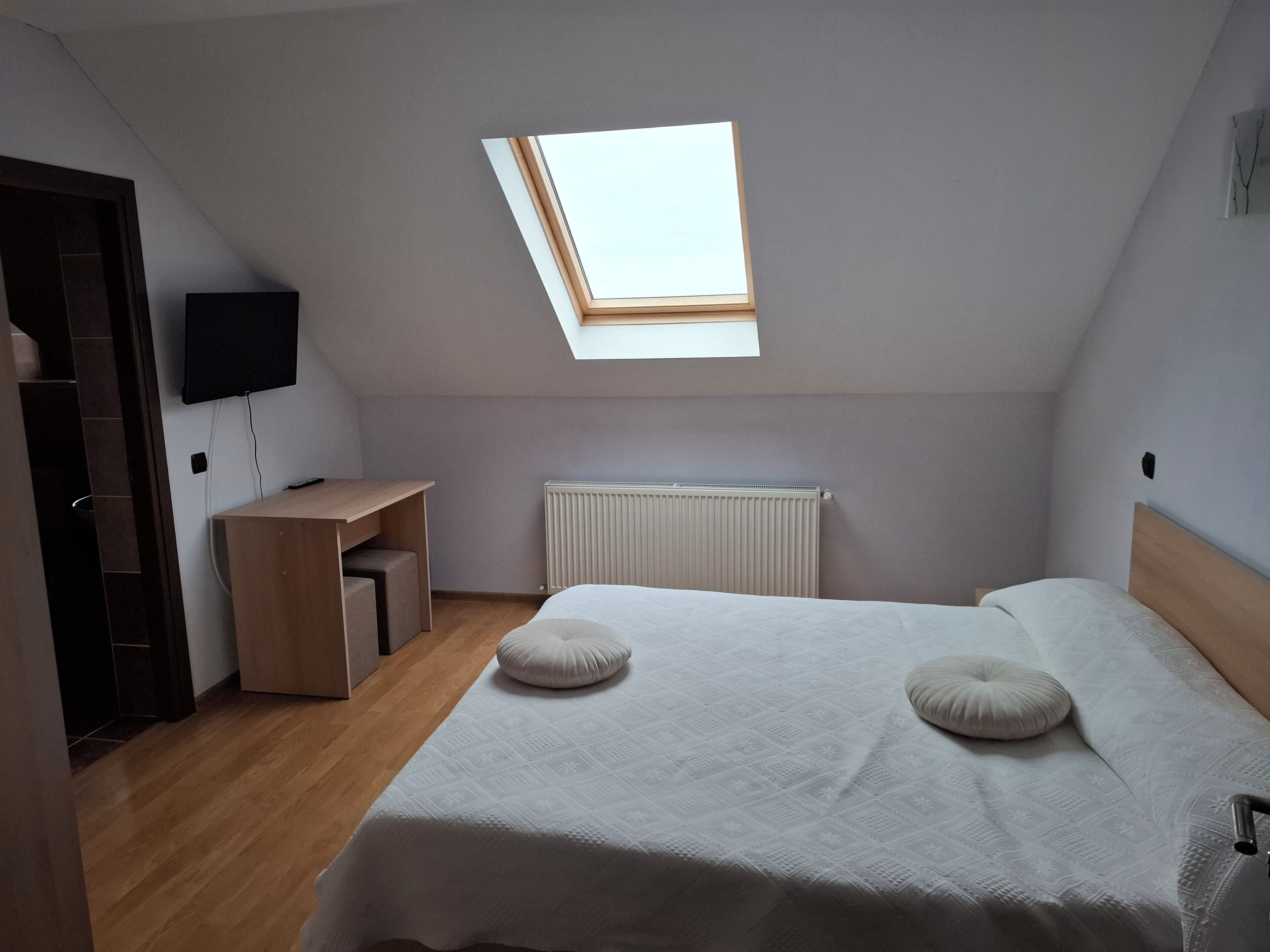 Room, Multiple Bedrooms, Smoking, Balcony | 10 bedrooms