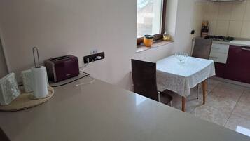 Room, Multiple Bedrooms, Smoking, Balcony | Interior