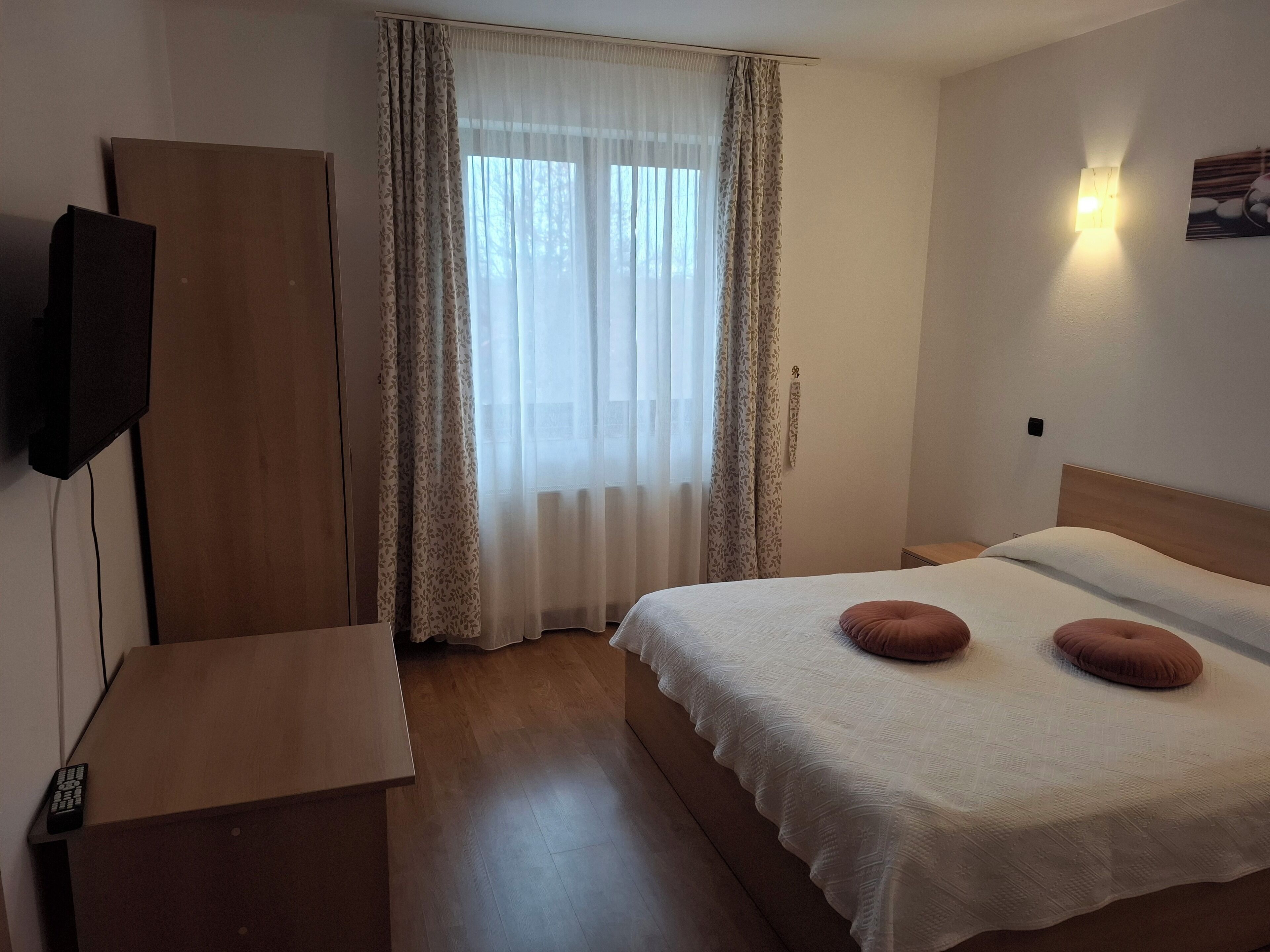 Room, Multiple Bedrooms, Smoking, Balcony | 10 bedrooms