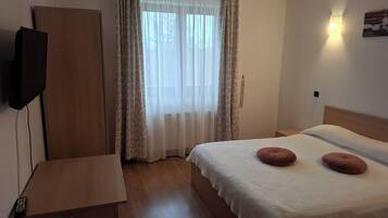 Room, Multiple Bedrooms, Smoking, Balcony | 10 bedrooms