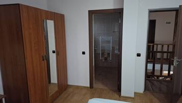 Room, Multiple Bedrooms, Smoking, Balcony | 10 bedrooms