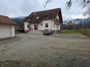 Chambre, plusieurs chambres, fumeur, balcon | Façade de l’hébergement 