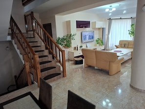 Room, Multiple Bedrooms, Smoking, Balcony | Living room - Room-b&b Granada - Something Special in (Covasna)