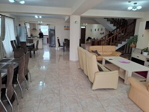 Room, Multiple Bedrooms, Smoking, Balcony | Living room - Room-b&b Granada - Something Special in (Covasna)