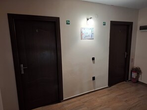 Camera, camere multiple, fumatori, balcone | Interni