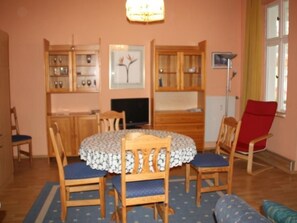 Dining - in Gründerzeitvilla in Strandnähe by Interhome (Ahlbeck)