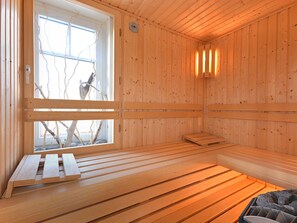 Sauna - Komfort Ferienhaus mit Sauna und Kamin, auf großem Waldgrundstück, in absoluter by Interhome (Glowe)