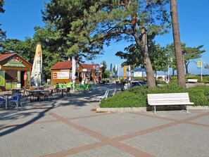 A public square with outdoor seating, a café, and a small building with signage. - Dünenresidenz Glowe by Interhome (Glowe)