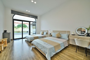 Vila, patio, pemandangan kebun | Setrika/meja setrika dan Wi-Fi gratis