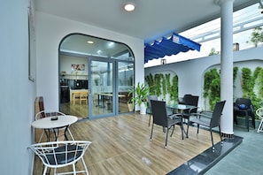 Tempat makan outdoor