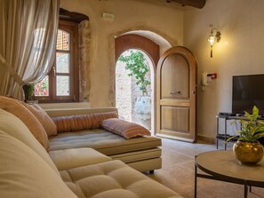 Fireplace, DVD player