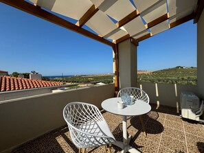 Outdoor dining - "Panor Villas" mit eigenem Pool by Interhome (Angeliana Kriti)