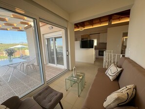 TV - Panor Villas- Standard Villa mit privatem Pool by Interhome (Angeliana Kriti)