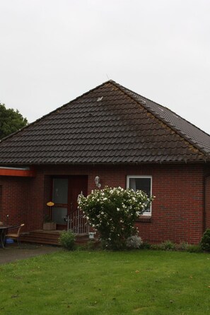 Exterior - mit kleinem Garten und Grill by Interhome (Augustgroden)