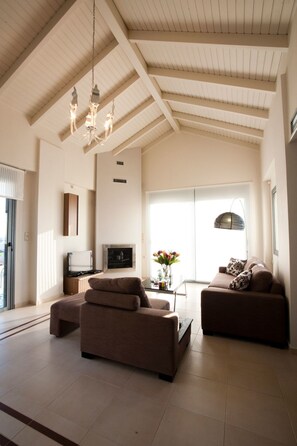 TV, fireplace, DVD player - "Villa Pounentes" mit privatem Pool by Interhome (Kissamos Kriti)