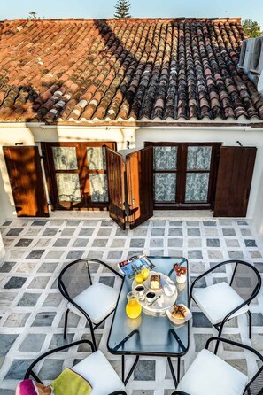 Outdoor dining - Venezianisches Haus by Interhome (Chania)