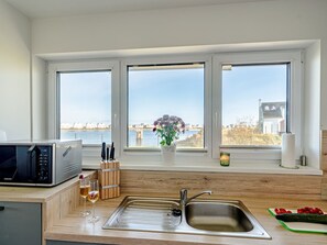 Fridge, microwave, oven, dishwasher - Am Meer by Interhome (Hasselberg)