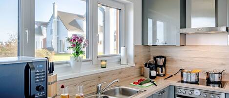 Kjøleskap, mikrobølgeovn, ovn og oppvaskmaskin