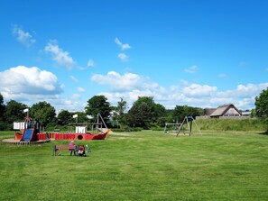 Children’s area - Spitzdachferienhaus mit Schwedenofen und Garten by Interhome (Damp)