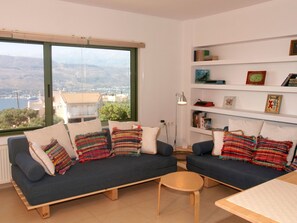 TV - Der Garten von Zephyrus - Osten by Interhome (Agia Marina)