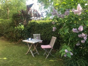 Outdoor dining - Am Golfplatz by Interhome (Kalifornien)