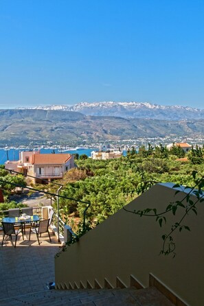 Outdoor dining - Der Garten von Zephyrus - West by Interhome (Agia Marina)