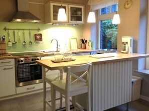 Fridge, microwave, oven, cookware/dishes/utensils - mit Stellplatz mitten im Grünen by Interhome (Kiel)