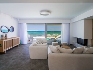 TV, fireplace - Dias Blaue Villa by Interhome (Agia Pelagia)
