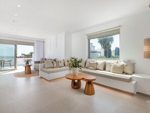 TV - Paradiso Luxus-Villa am Strand by Interhome (Gennadi)