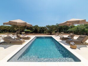Pool - Paradiso Luxus-Villa am Strand by Interhome (Gennadi)