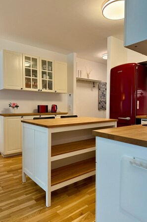 Fridge, oven, dishwasher, cookware/dishes/utensils - Gartenwohnung by Interhome (Pörtschach am Wörthersee)