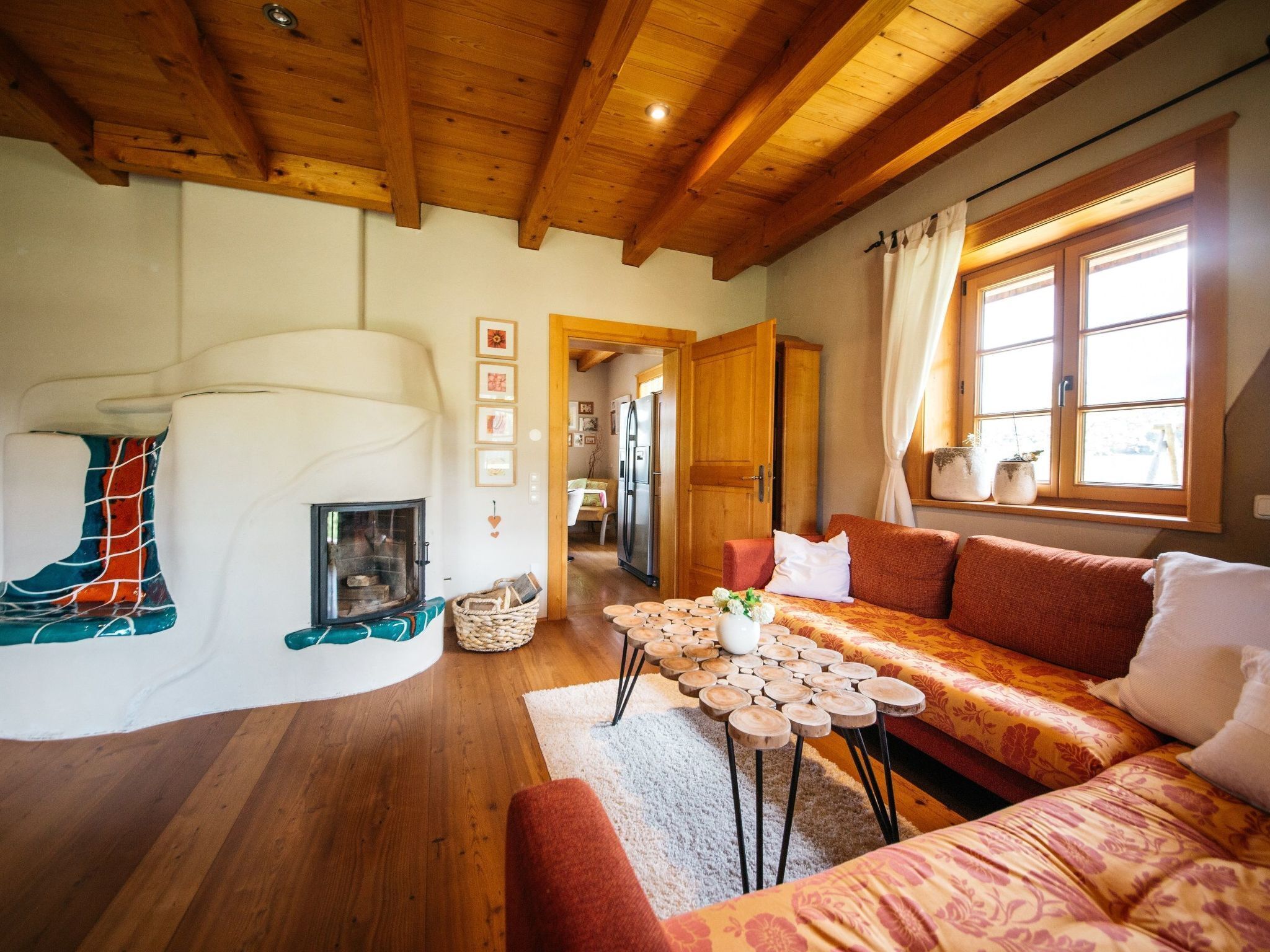 Télévision, cheminée, lecteur de DVD