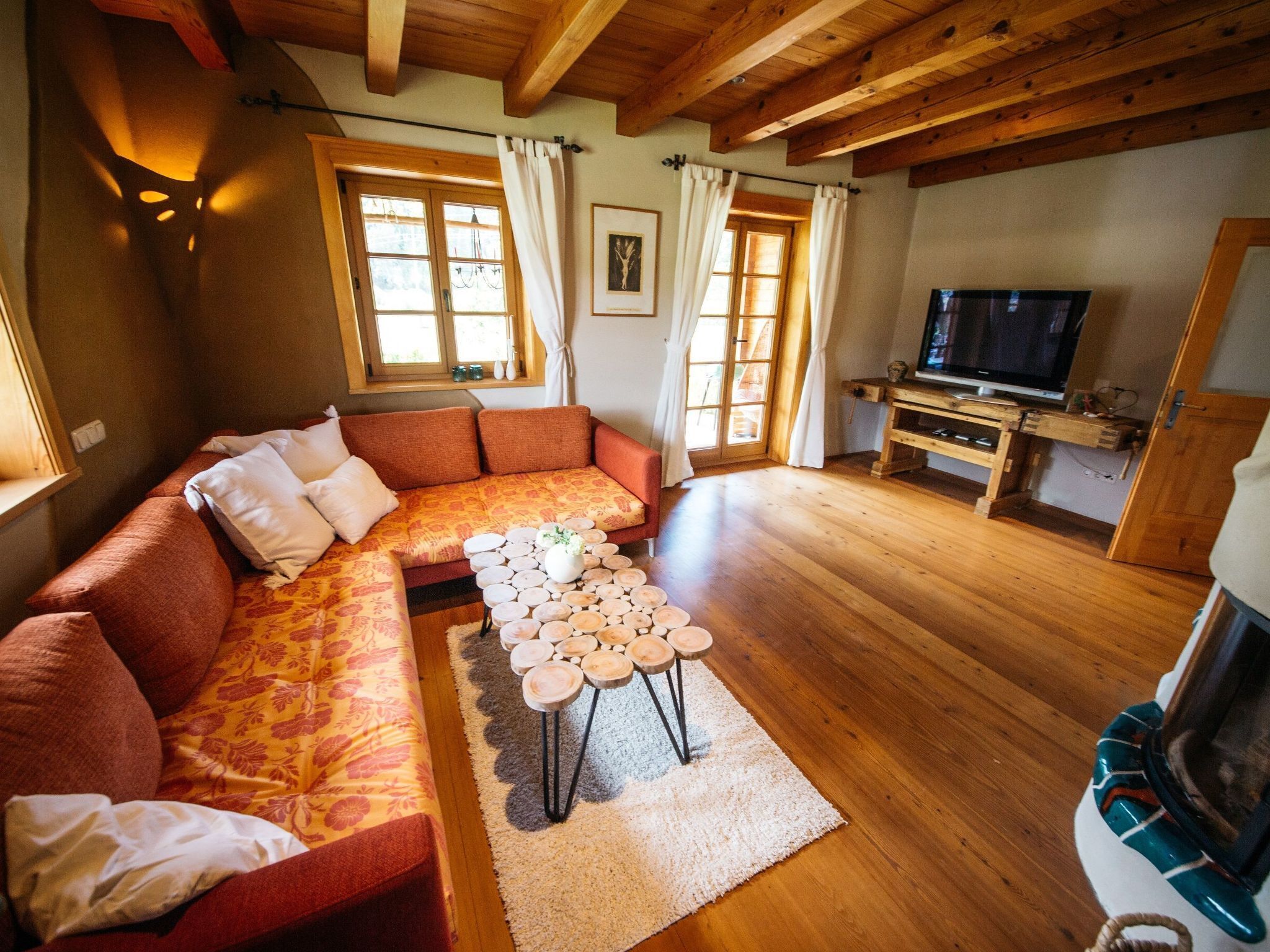 Télévision, cheminée, lecteur de DVD