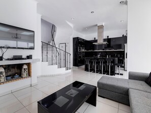 TV - Charmante Diamond Villa in der Nähe von Gennadi Strand by Interhome (Gennadi)