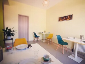 Dining - Apartement mit Balkon Nr.5 Ács Apartman Hévíz by Interhome (Heviz - Thermal)