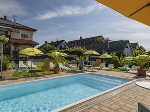A heated pool - Apartement mit Balkon Nr.5 Ács Apartman Hévíz by Interhome (Heviz - Thermal)