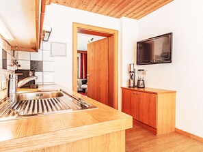 Fridge, microwave, oven, dishwasher - Sarah in Galtür by Interhome (Galtür)