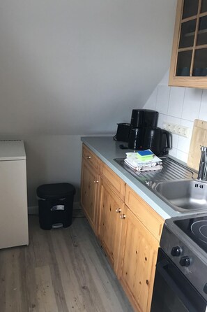 Fridge, oven, cookware/dishes/utensils - in Trassenheide by Interhome (Trassenheide)